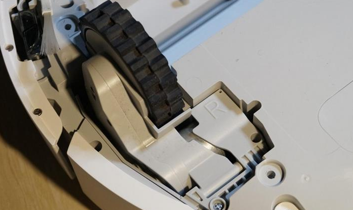 扫地机器人机电哪一种好？